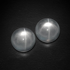 Натуральный белый quartz cat's eye  карата огранка круг, прозрачный