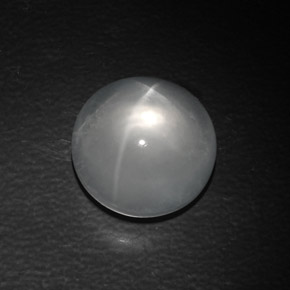 Натуральный белый quartz cat's eye 10,22 карата огранка круг, прозрачный