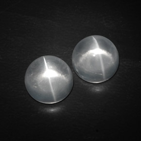 Натуральный белый quartz cat's eye  карата огранка круг, прозрачный
