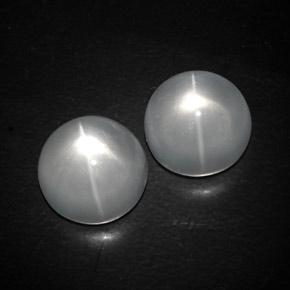 Натуральный белый quartz cat's eye 13,03 карата огранка круг, прозрачный