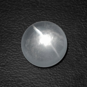 Натуральный белый quartz cat's eye 8,82 карата огранка круг, прозрачный