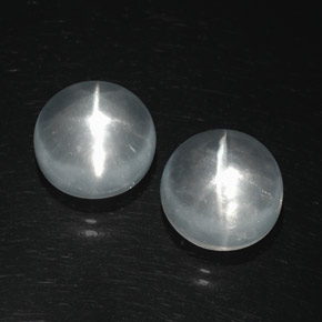 Натуральный белый quartz cat's eye  карата огранка круг, прозрачный