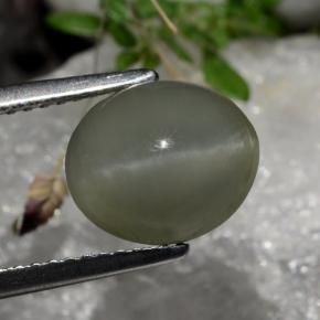 Натуральный серый quartz cat's eye 2,99 карата огранка овал, полупрозрачный