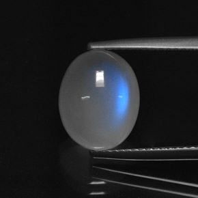 4.72 карата, натуральный Сине-белый Радужный лунный камень, Огранка Овал, Полупрозрачный