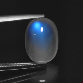 5.09 карата, натуральный Сине-белый Радужный лунный камень, Огранка Овал, Полупрозрачный
