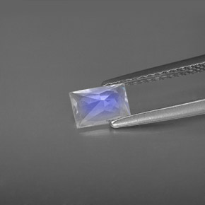 0.53 карата, натуральный Сине-белый Радужный лунный камень, Огранка Багет, Чистота VS