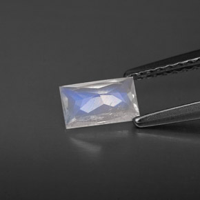 0.46 карата, натуральный Сине-белый Радужный лунный камень, Огранка Багет, Чистота VS