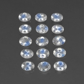 Натуральный белый радужный лунный камень  карата огранка овал, прозрачный