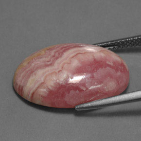 Натуральный розовый родохрозит 16,89 карата огранка овал, непрозрачный