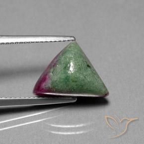 7.37ct Натуральный Многоцветный Рубин-Цоизит, Триллион, Непрозрачный