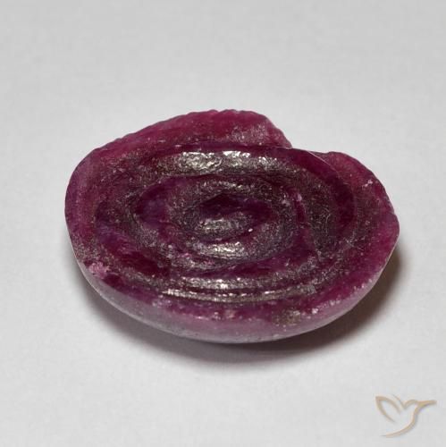 12.46 карата, натуральный Medium Dark Reddish-Purple Рубин-Цоизит, Огранка Цветок, Непрозрачный