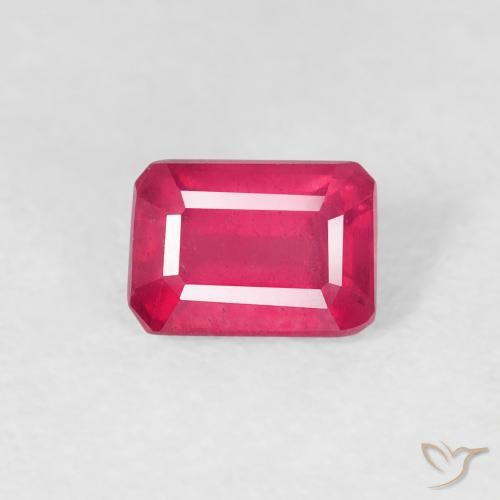 0.82ct Натуральный Средний красный Рубин, Изумрудная огранка, Чистота VS