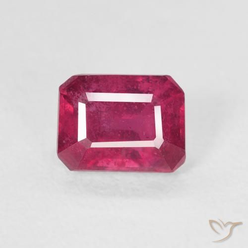 1.37ct Натуральный Розовато-красный Рубин, Изумрудная огранка, Чистота VS