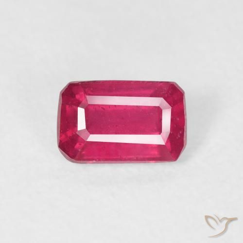 0.82ct Натуральный Средний красный Рубин, Изумрудная огранка, Чистота VS