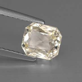 Натуральный жёлтый сапфир 1,40 карата изумрудная огранка, чистота VVS