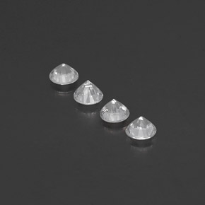 Натуральный белый сапфир  карата огранка круг, VVS-VS