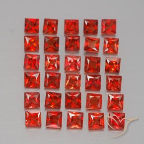 Натуральный оранжевый сапфир 2,66 карата квадрат, VVS-VS