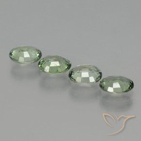 2.89 карата, натуральный Medium Light Green Сапфир, Овал, VVS-VS