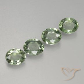 2.80 карата, натуральный Medium Light Green Сапфир, Овал, VVS-VS