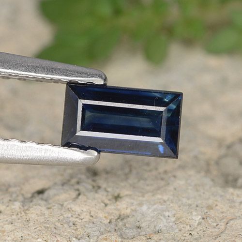 0.59ct Натуральный Темно-синий Сапфир, Огранка Багет, Чистота VS