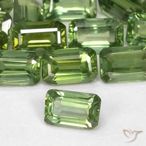 0.40 карата, натуральный Medium Light Green Сапфир, Октагон / Изумрудная Огранка, Чистота VS