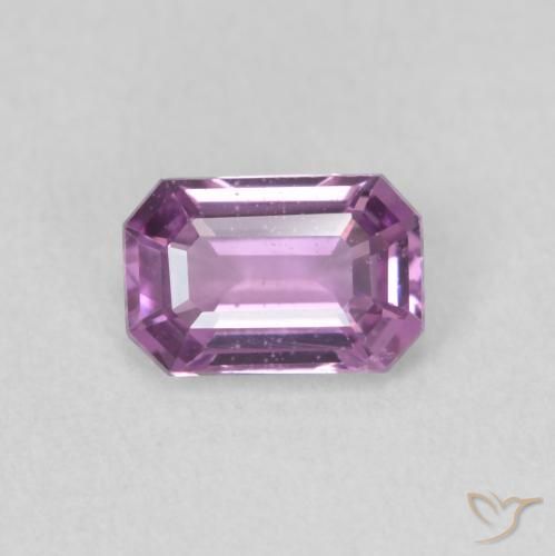 0.69ct Натуральный Средний фиолетовый Сапфир, Изумрудная огранка, VVS-VS
