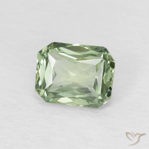 0.56 карата, натуральный Medium Light Green Сапфир, Октагон / Изумрудная Огранка, Чистота VVS
