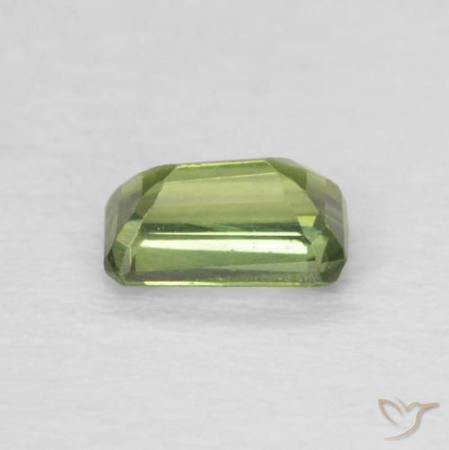 0.48 карата, натуральный Medium Light Green Сапфир, Октагон / Изумрудная Огранка, VVS-VS