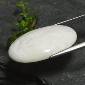 Натуральный светло-серовато-белый сколецит 15,77 карата огранка овал, непрозрачный