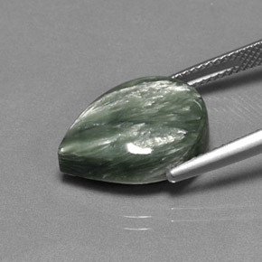 Натуральный зелёный серафинит 8,33 карата форма груши, непрозрачный