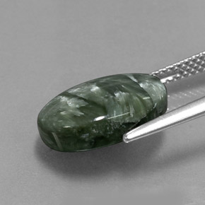 Натуральный зелёный серафинит 5,38 карата огранка овал, непрозрачный
