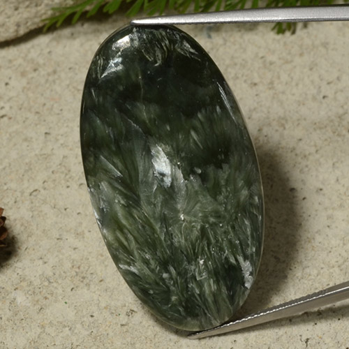 47.08 карата, натуральный Зеленый различных оттенков Серафинит, Огранка Овал, Непрозрачный