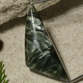 27.86 карата, натуральный Зеленый различных оттенков Серафинит, Необычная форма, Непрозрачный