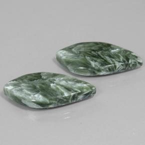 Натуральный зелёный серафинит 19,06 карата необычная форма, непрозрачный