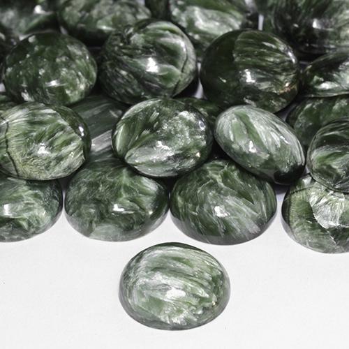 Натуральный зелёный серафинит 4,85 карата огранка круг, непрозрачный
