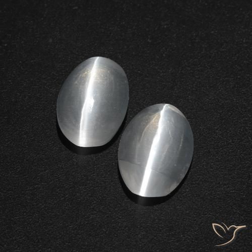 Натуральный белый sillimanite cat's eye 2,31 карата огранка овал, полупрозрачный