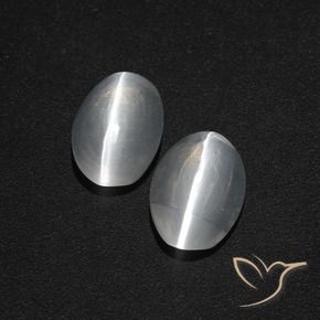 Натуральный белый sillimanite cat's eye 2,31 карата огранка овал, полупрозрачный