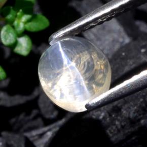 Натуральный белый sillimanite cat's eye 1,93 карата огранка овал, прозрачный