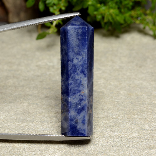 21.92 карата, натуральный Темно-синий Содалит, Необычная форма, Непрозрачный