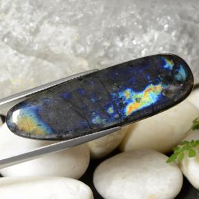 Натуральный многоцветный спектролит 29,02 карата необычная форма, непрозрачный