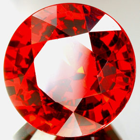 Натуральный оранжевый спессартин 8,88 карата огранка круг, VVS-VS
