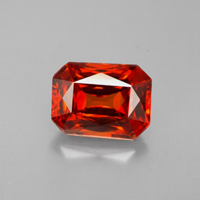 Натуральный оранжевый спессартин 2,50 карата изумрудная огранка, VVS-VS