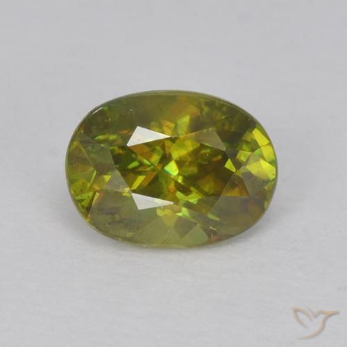 0.73ct Натуральный Средне-темно-зеленый Сфен, Овал, VVS-VS