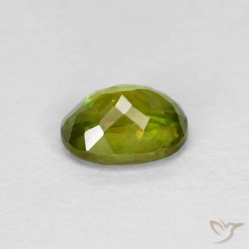 0.57 карата, натуральный Medium Dark-Green Сфен, Овал, VVS-VS