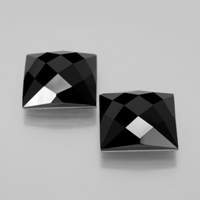 Натуральный чёрный шпинель 15,88 карата квадрат, непрозрачный