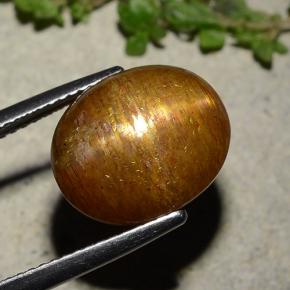 Натуральный золотисто-коричневый звёздчатый солнечный камень 8,81 карата огранка овал, непрозрачный